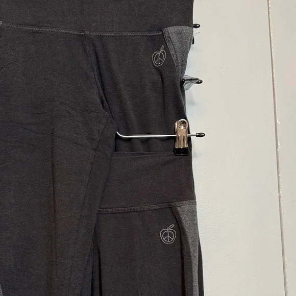 2 pair Green Apple Bamboo Yoga Capri Pants - Picture 2 of 3